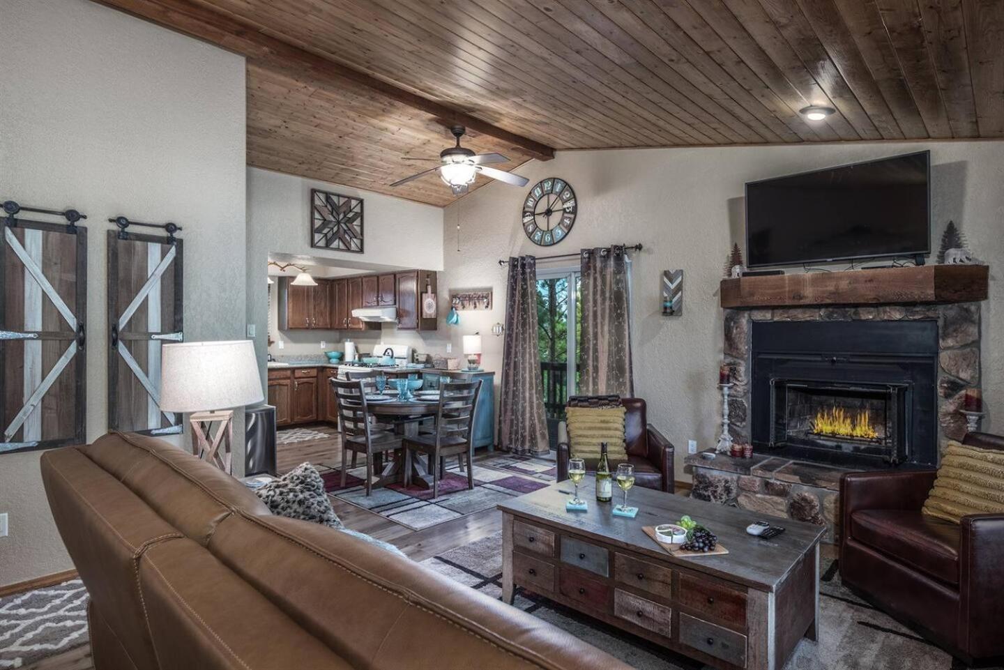 Сasa de vacaciones Horsin Around-cabin With A Peaceful Covered Deck