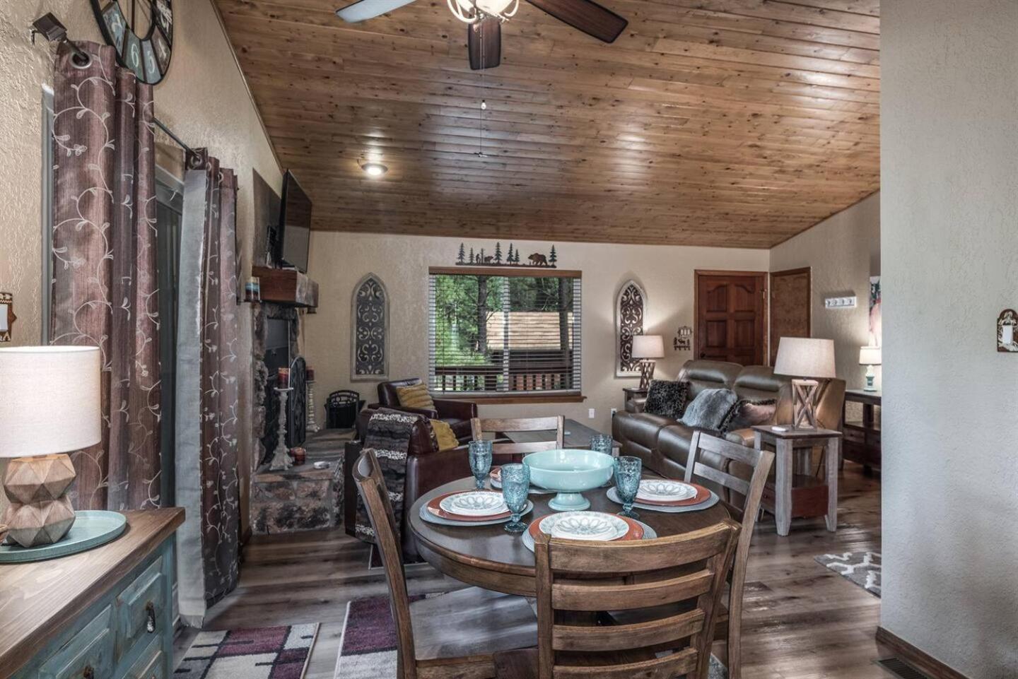 Horsin Around-cabin With A Peaceful Covered Deck Сasa de vacaciones *