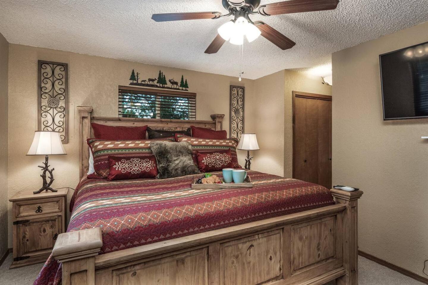 Сasa de vacaciones Horsin Around-cabin With A Peaceful Covered Deck *