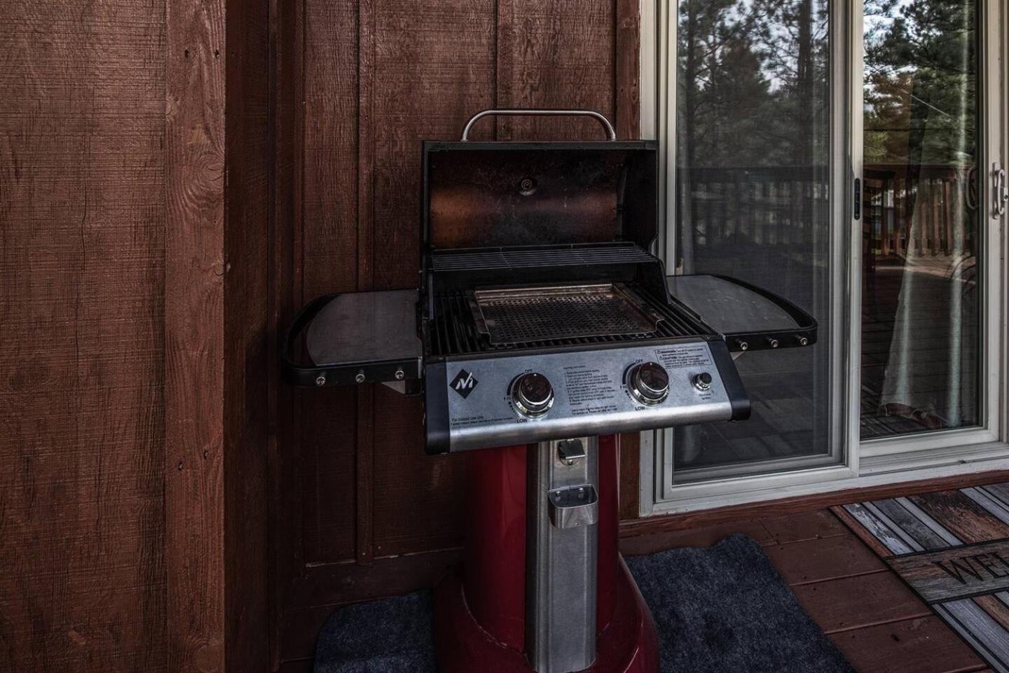 Horsin Around-cabin With A Peaceful Covered Deck *